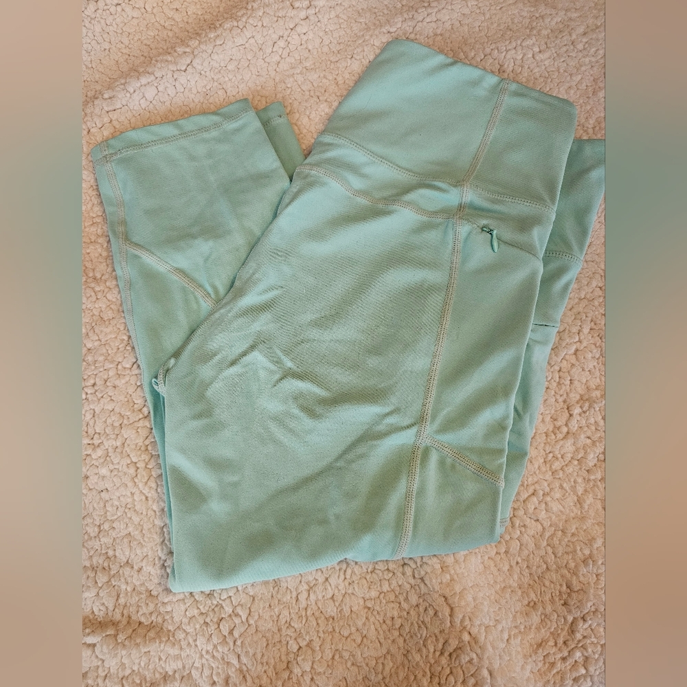 Zyia Seafoam Light Green Light N Tight Capri size 14-16 Zipper Pocket EUC
